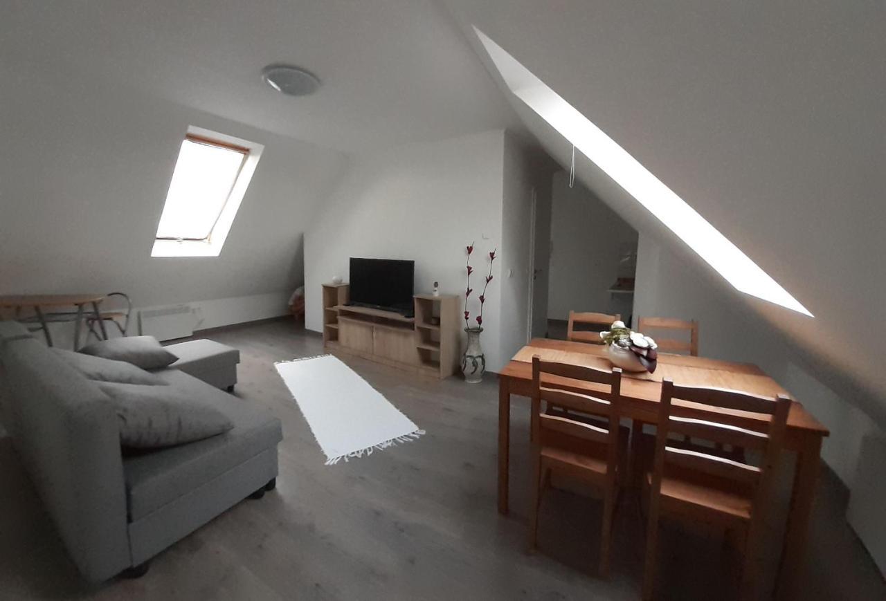Peak Apartman Еґер Екстер'єр фото