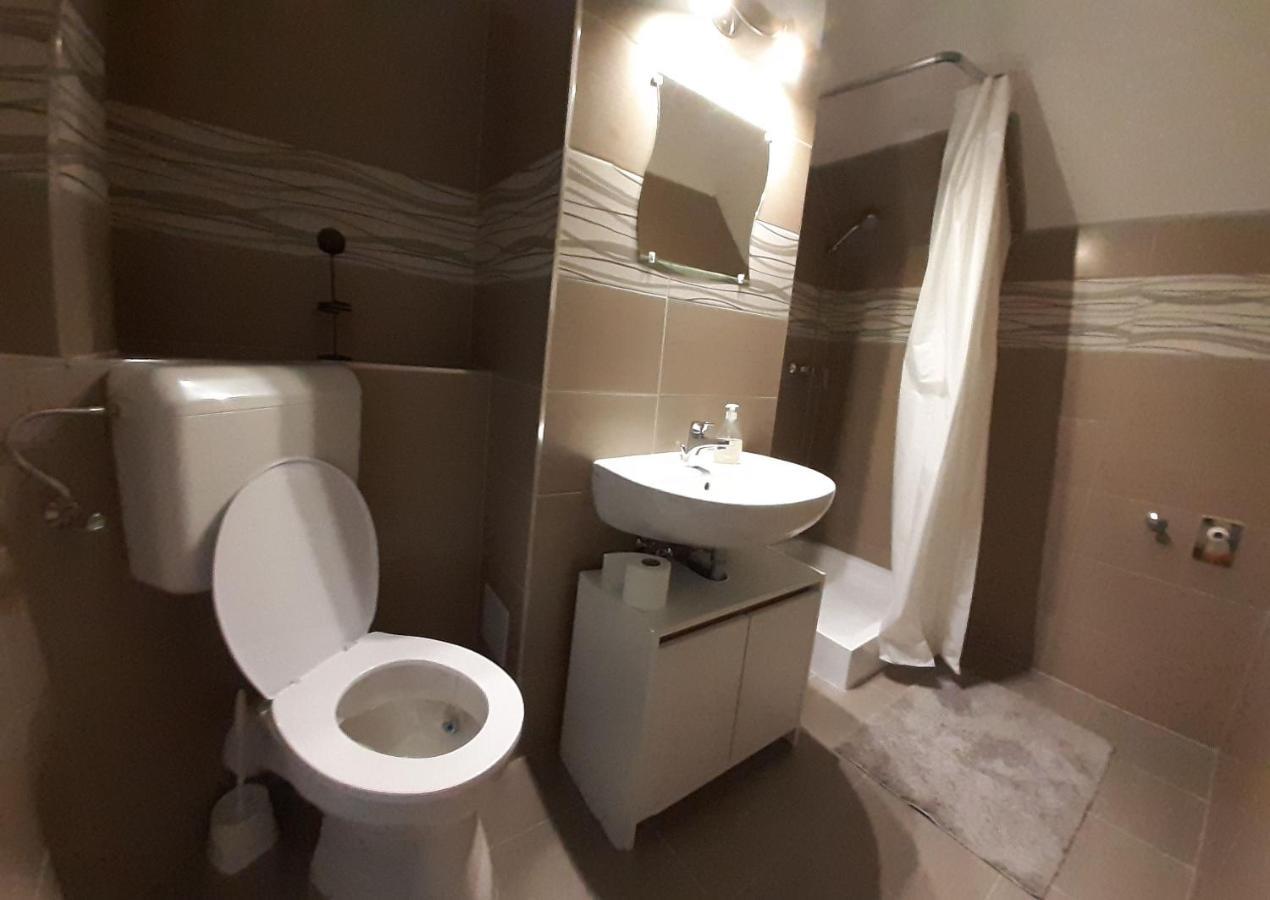 Peak Apartman Еґер Екстер'єр фото